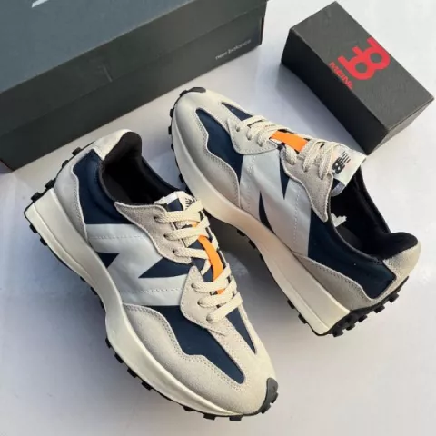 New Balance 327 Sneakers