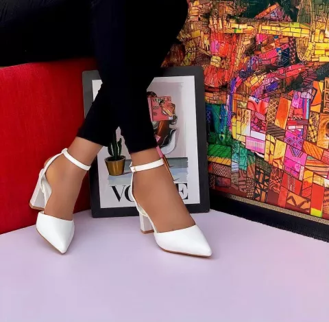 White Nine West Heel