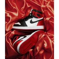 Air Jordan 1 Retro High Sneakers Red