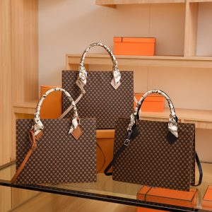 Ladies Maxi Handbag